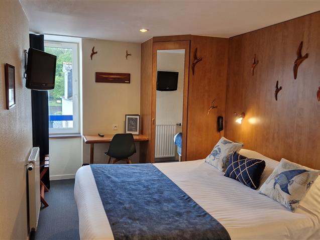 Room n°7, MOLENE, 2sd floor, queen size bed (10,65m²) - Hôtel Le Marin Auray