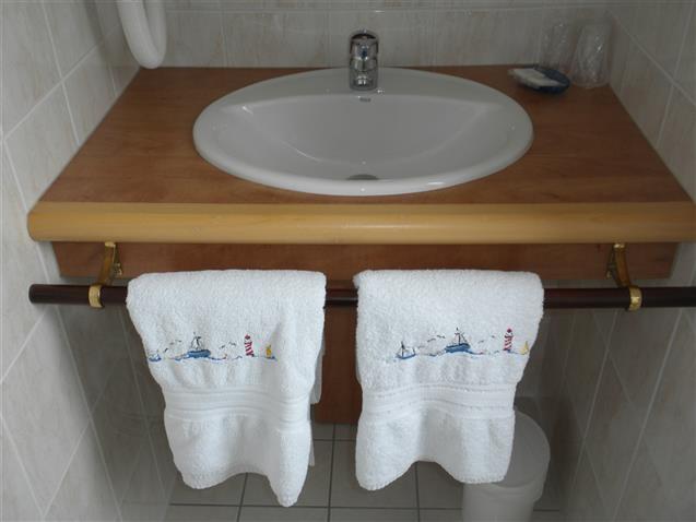 Room n°10 GAVRINIS shower room privative- Hôtel Le Marin  Auray