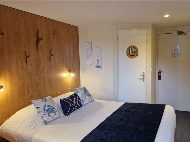 Room n°7, MOLENE, 2sd floor, queen size bed (10,65m²) - Hôtel Le Marin Auray