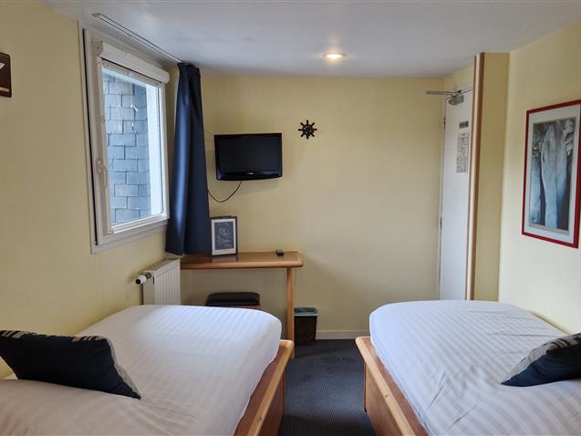 Room n°10 GAVRINIS 2sd floor 2 beds 90x190 - As a cabin of boat (9,60m²) - Hôtel Le Marin  Auray