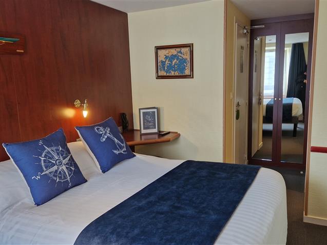 Room n°4, ARZ, 1st floor, queen size bed (9,80m²) - Hôtel Le Marin Auray