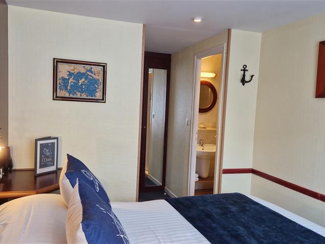 Room n°4, ARZ, 1st floor, queen size bed (9,80m²) - Hôtel Le Marin Auray