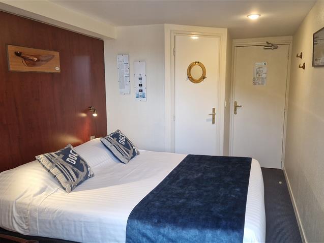 Room n°8, OUESSANT, 2sd floor, river view, queen size bed (10,40m²) - Hôtel Le Marin Auray