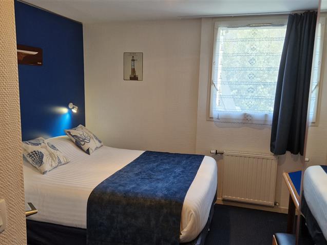Room n°11, SEIN, 2sd floor, queen size bed (9,60m²) - Hôtel Le Marin Auray