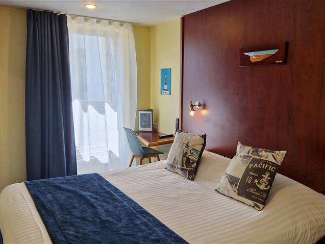 Room n°2, GROIX, 1st floor, River view, queen size bed (8,85m²) - Hôtel Le Marin Auray