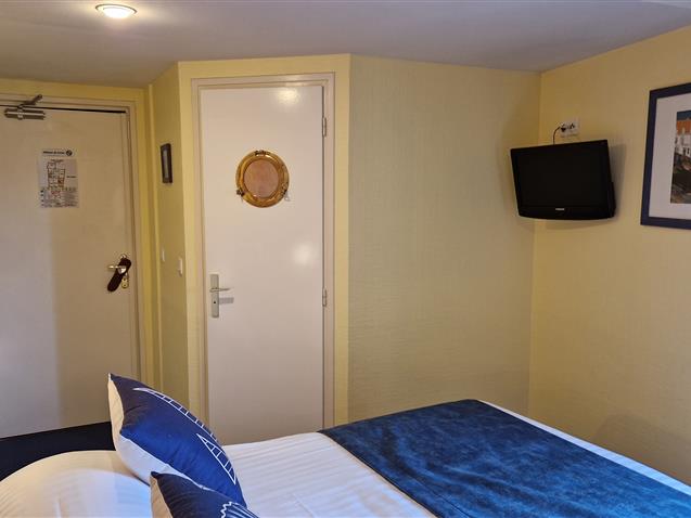 Room n°9, GLENAN, 2sd floor, queen size bed (10,45m²) - Hôtel Le Marin Auray