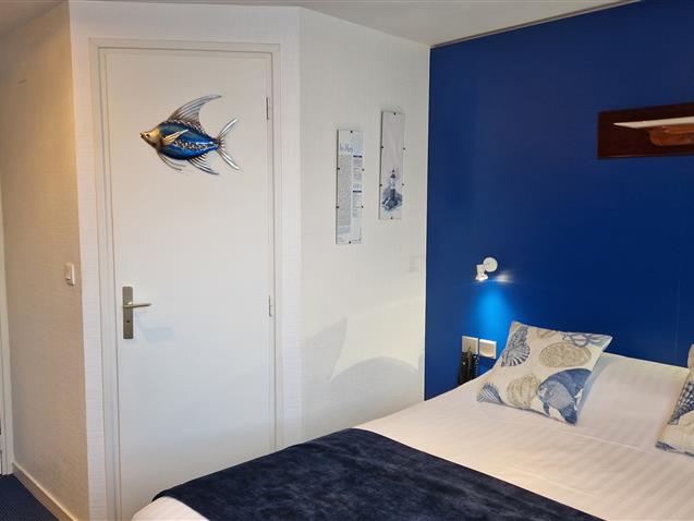 Room n°11, SEIN, 2sd floor, queen size bed (9,60m²) - Hôtel Le Marin Auray