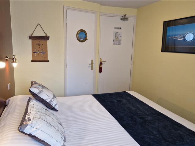 Room n°2, GROIX, 1st floor, River view, queen size bed (8,85m²) - Hôtel Le Marin Auray