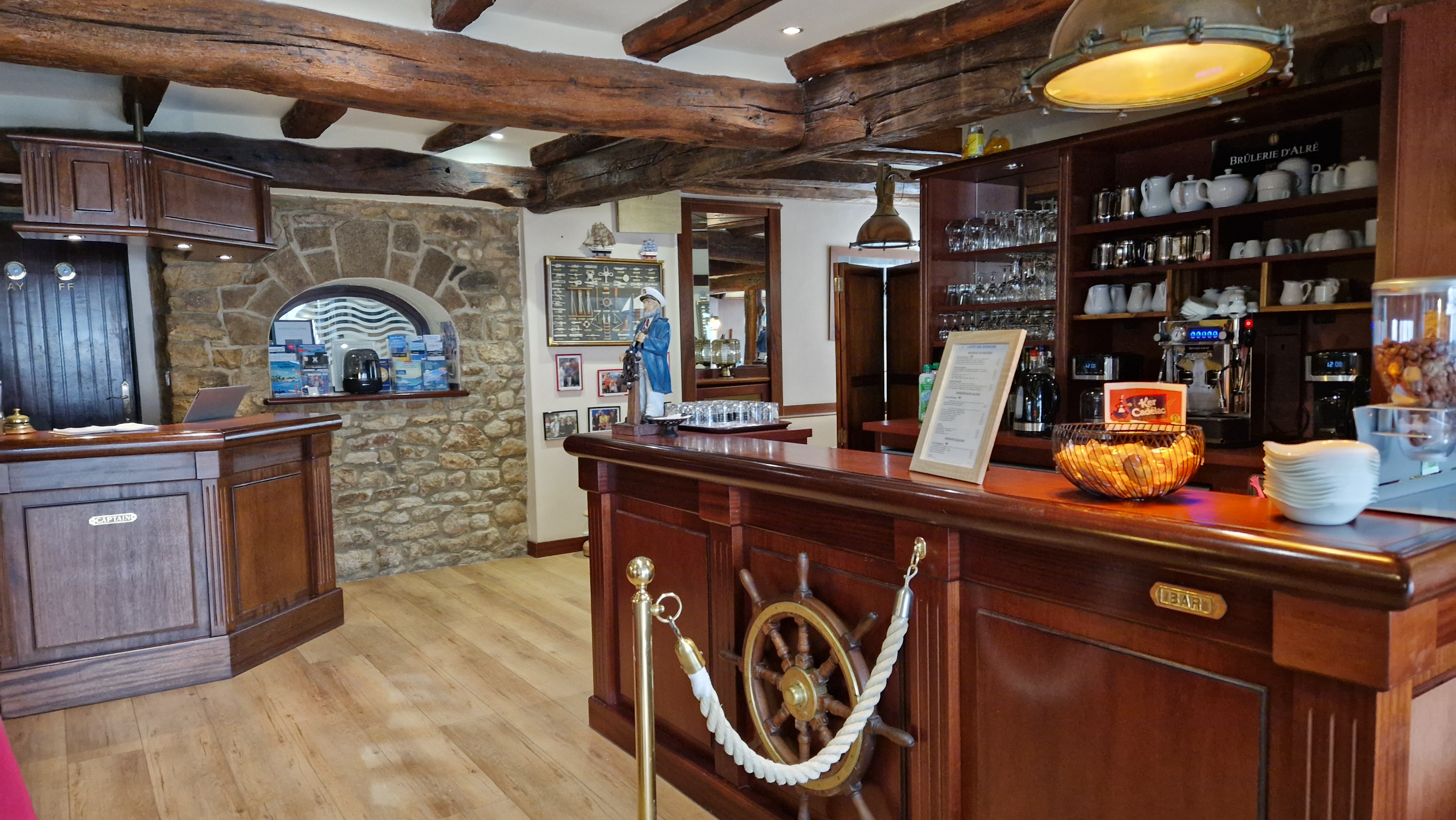 Bar and terrace reserved for hotel guests - saint goustan, 56
